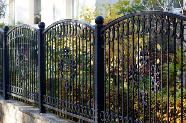 Metal Fence Construction